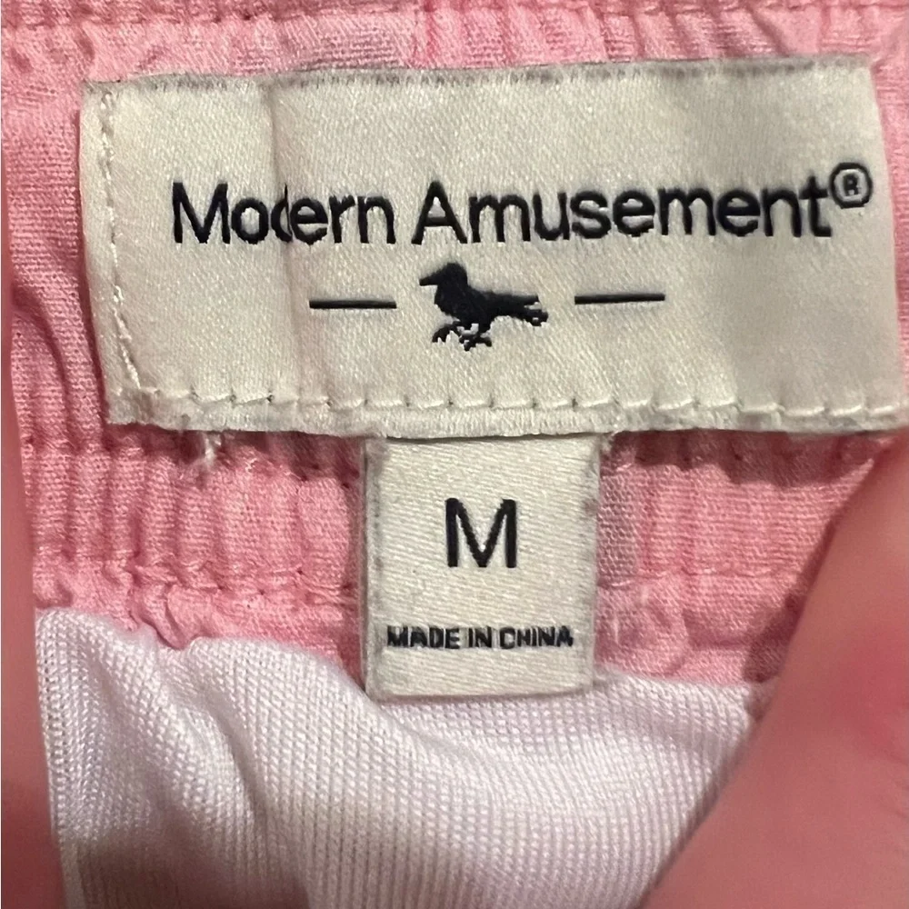 Modern Amusement men’s pink parrot print swim trunks size medium, GUC, lined.